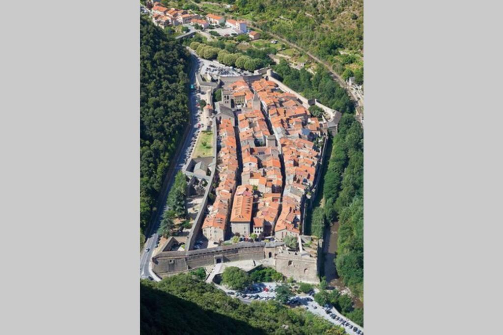 Les Maisons Du Conflent, Maisons Familiales En Pierre Au Coeur Des Remparts Villefranche-de-Conflent Exterior foto